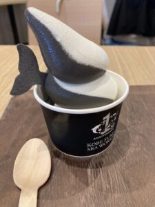 シャチソフトクリーム